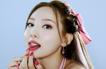 Nayeon TWICE bị bắt gặp địt với đại gia